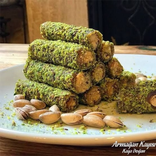 antep-fistikli-pestil-sarmasi.jpg